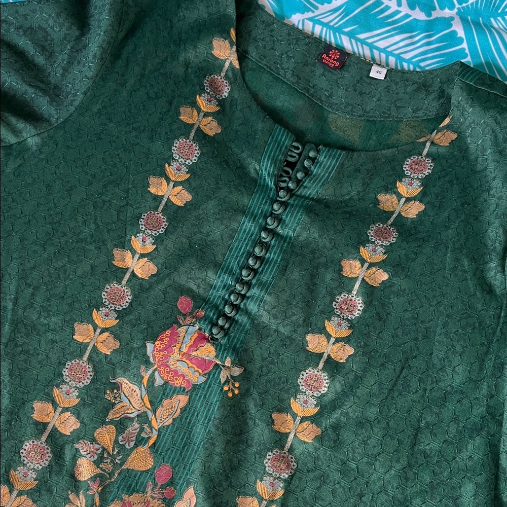 Green Floral Embroidered Top - Picture 2 of 8